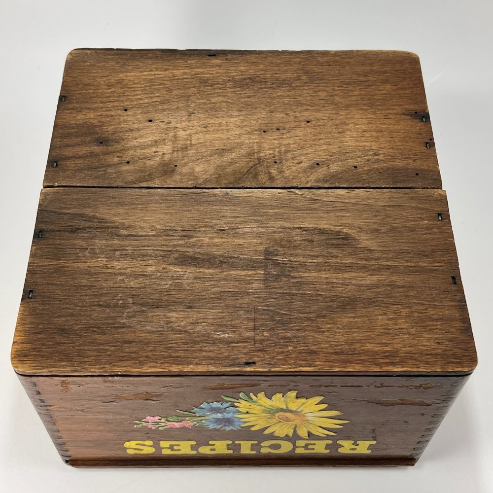 Vtg Handcrafted Finger Joint Wood Floral Recipe Box With Recipes Farmhouse - Picture 8 of 16